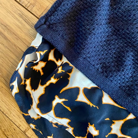 The limited navy/floral sweater - Picture 7 of 7